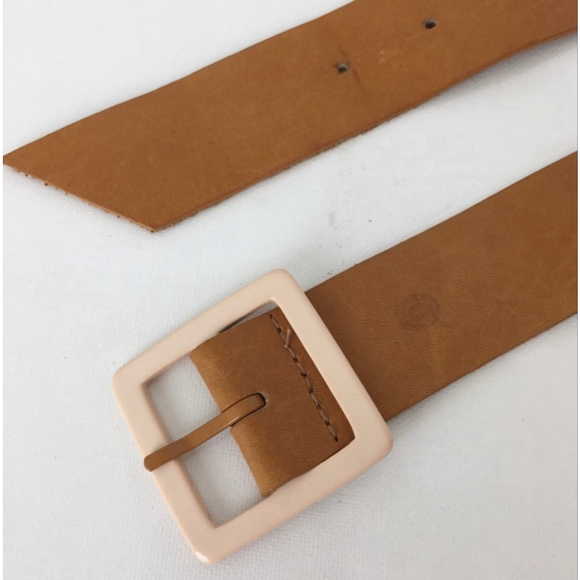 Vintage Omega Brown Leather Belt – Women’s Size Small – Tan Square Lucite Buckle - Picture 7 of 8